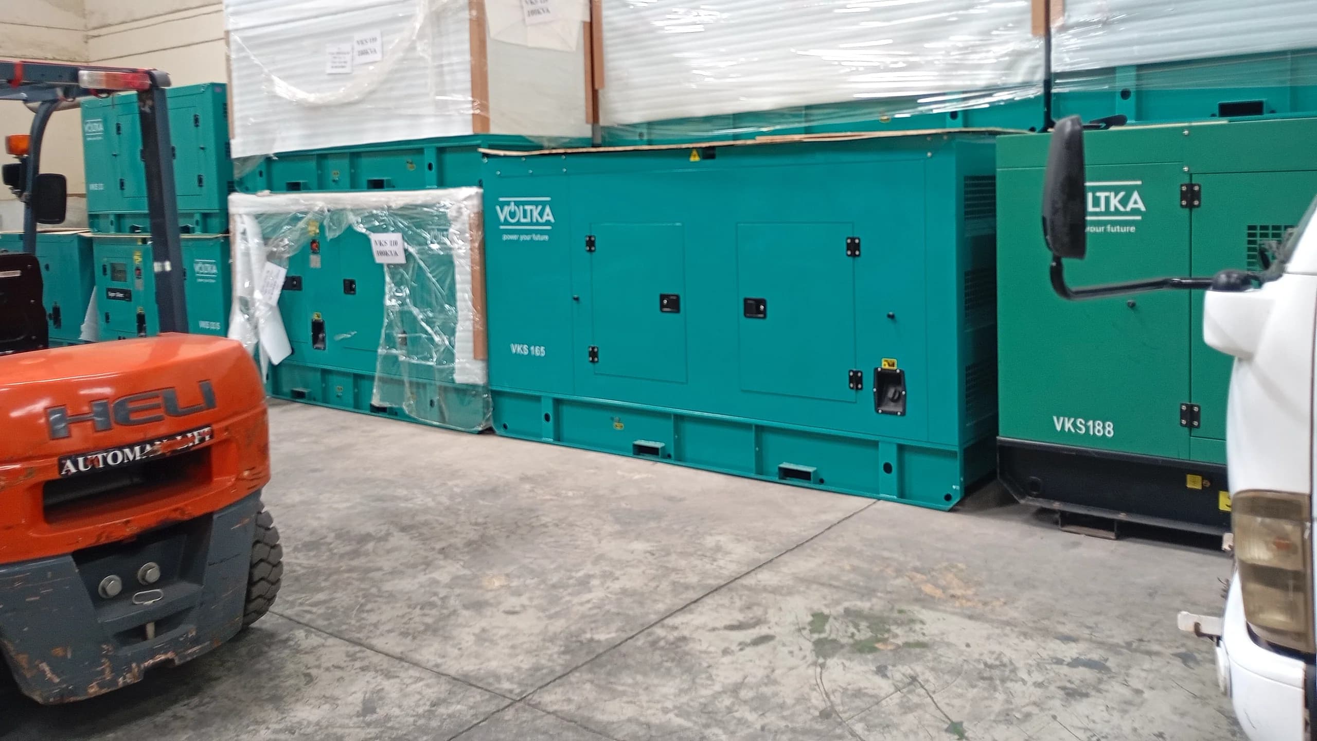 Cummins C200D5 — 200 kVA diesel generator